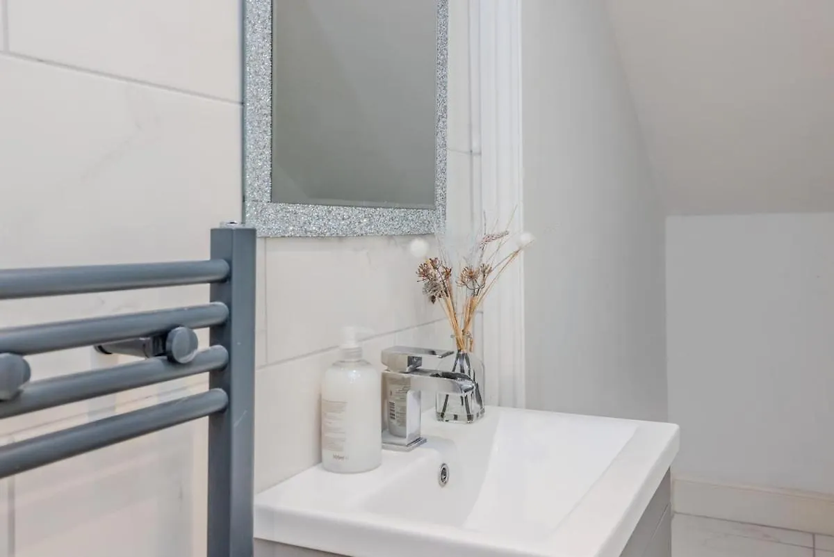 2 Bedroom Flat With Sea View And Free Parking برايتون