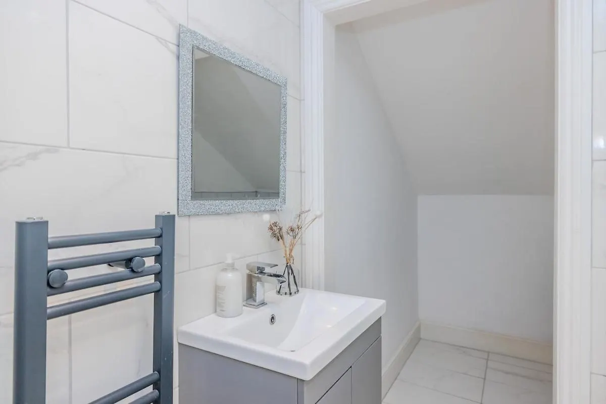 2 Bedroom Flat With Sea View And Free Parking برايتون شقة